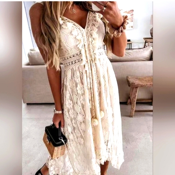 Bohemia Dresses & Skirts - NEW W/TAGS- BOHO CREAMY WHITE LACE DRESS
